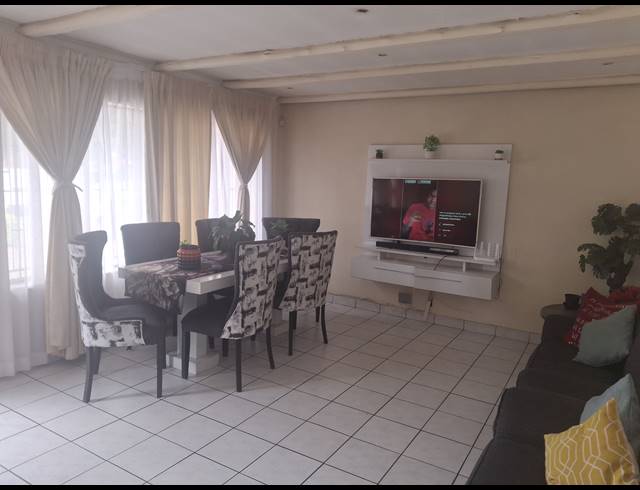 4 BEDROOM FREEHOLD FOR SALE IN BIRCH ACRES